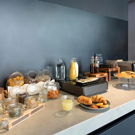 カンパニール クレルモン フェラン サントル 3*