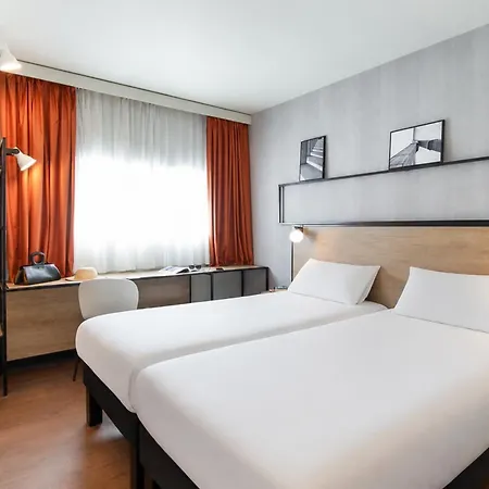 Ibis Centre Stade 3*