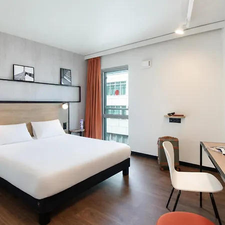 Ibis Centre Stade Hotel 3*