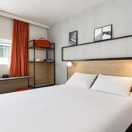 Ibis Centre Stade Hotel 3*