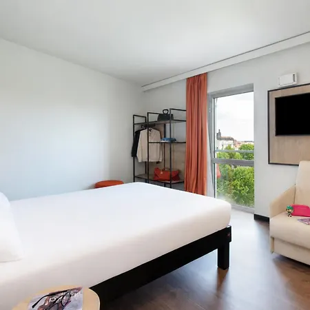 Ibis Centre Stade Hotel