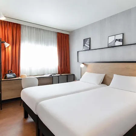 Ibis Centre Stade 3*