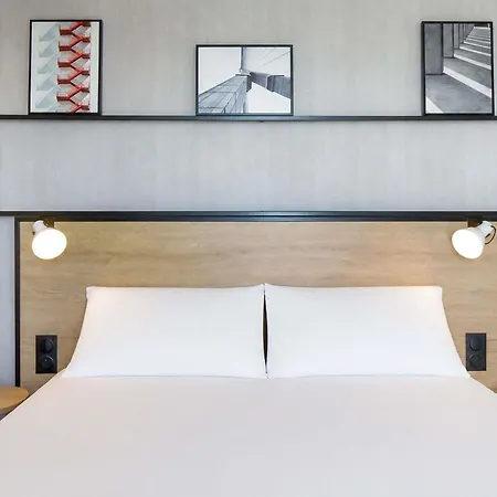 Ibis Centre Stade Hotel 3*