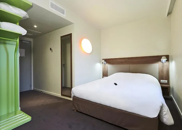 ホテル カンパニール クレルモン フェラン サントル 3*