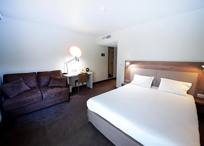Campanile Ferrand Centre Hotell 3*