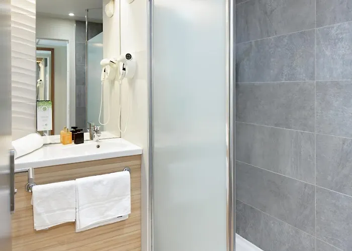 カンパニール クレルモン フェラン サントル ホテル 3*