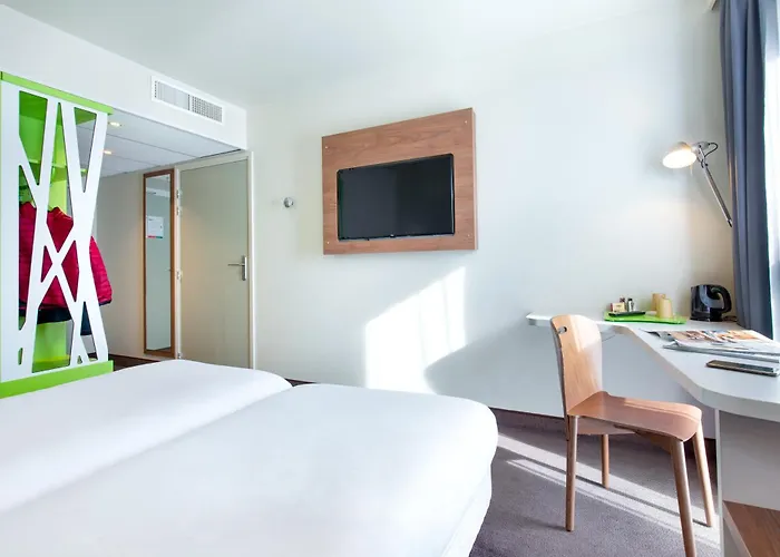 ホテル カンパニール クレルモン フェラン サントル 3*